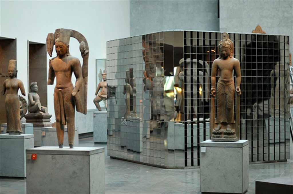 Rashid Rana, Desperately Seeking Paradise, 2009, (Rashid Rana Studio, Musée Guimet & AAN Collection) Rashid Rana, Desperately Seeking Paradise, 2009, (Rashid Rana Studio, Musée Guimet & AAN Collection)